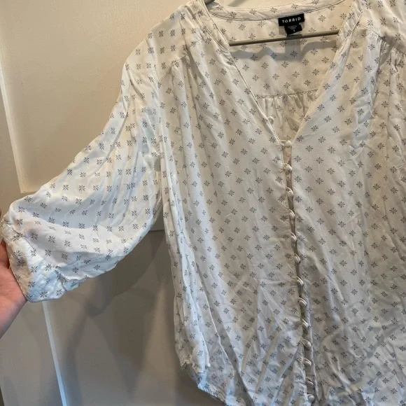 Torrid White Patterned Blouse - Picture 2 of 7